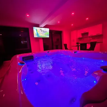 Cosy Jacuzzi 70m2 Apartment *