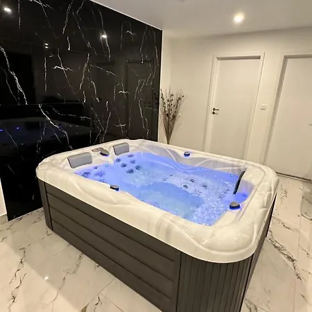 Cosy Jacuzzi 70m2